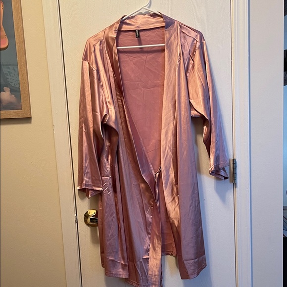 Allegrace Robe - Picture 1 of 3